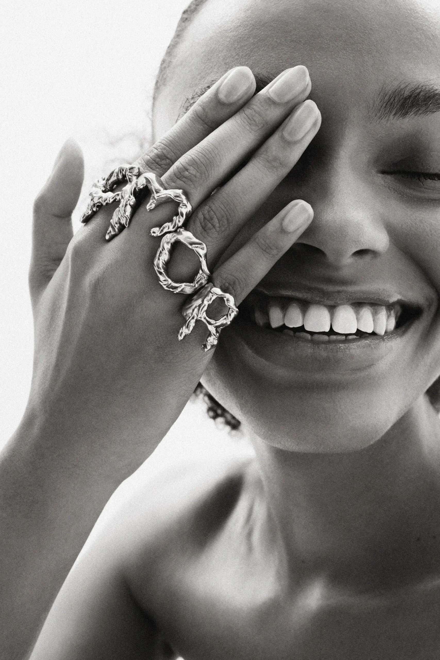 Joyería-Desigual Anillo letra M baño plata Zalio