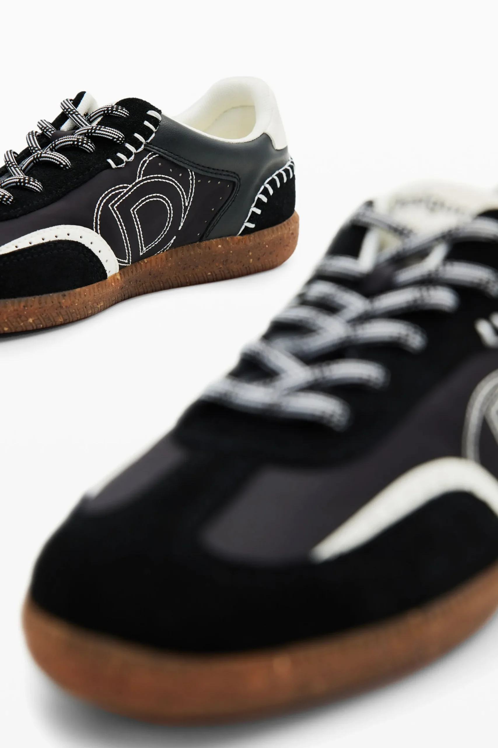 Zapatos-Desigual Zapatillas retro serraje
